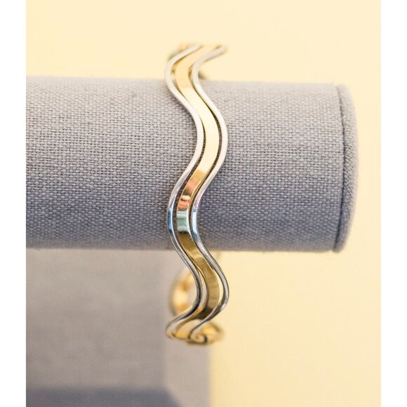 Vintage Gold Tone Bangle Bracelet 8.5 Inches by Avon i3 - Picture 5 of 6